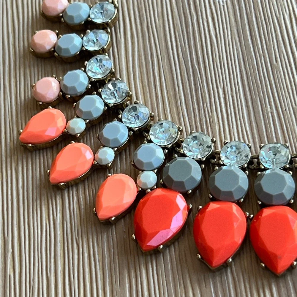 J Crew Gem Statement Necklace Coral Gray Crystal Gold Tone - Picture 3 of 8